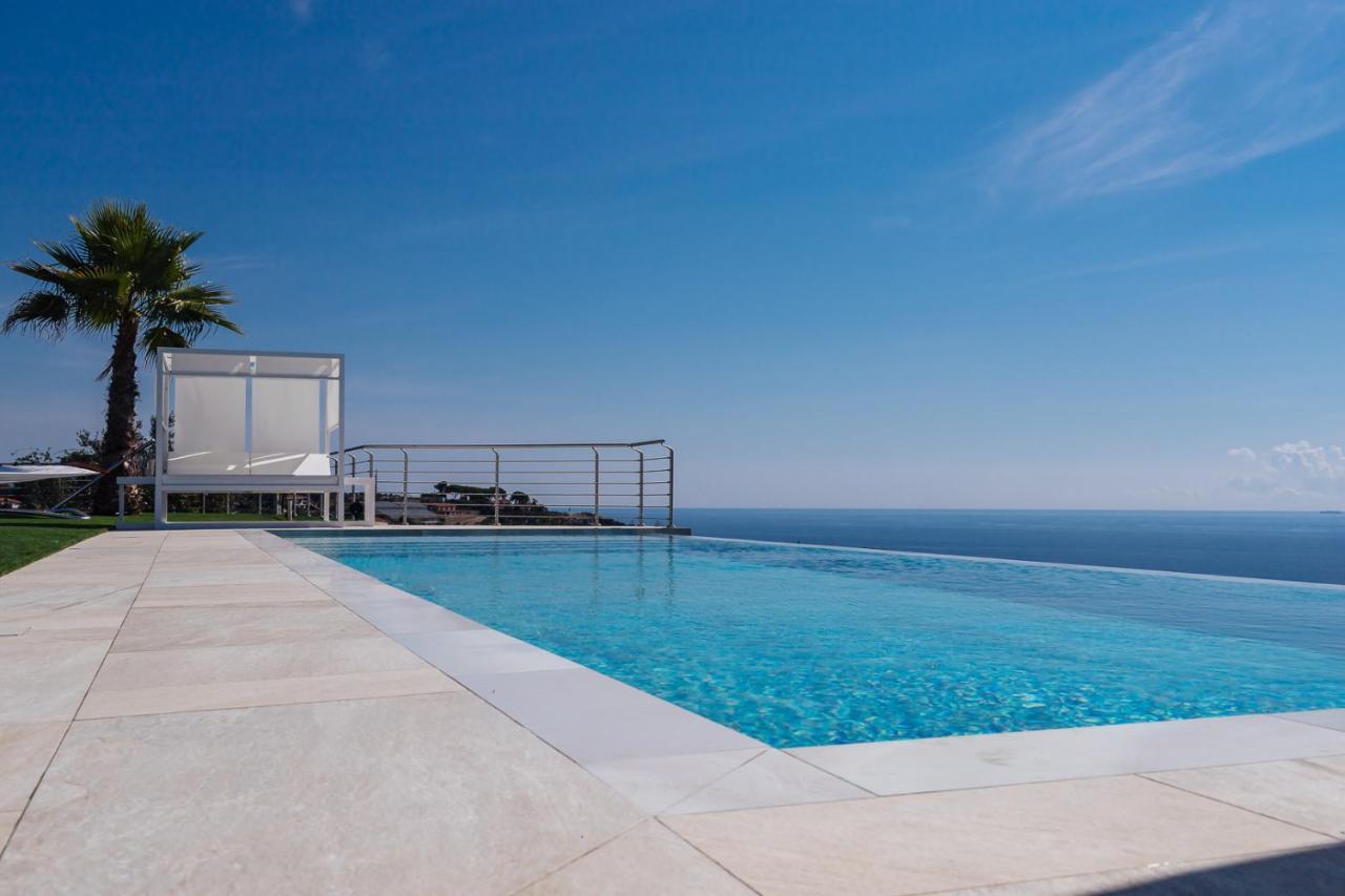 Villa Sabrina Riviera Dei Fiori A Picco Sul Mare Con Piscina Privata ,Wellness & Spa Imperia Bagian luar foto