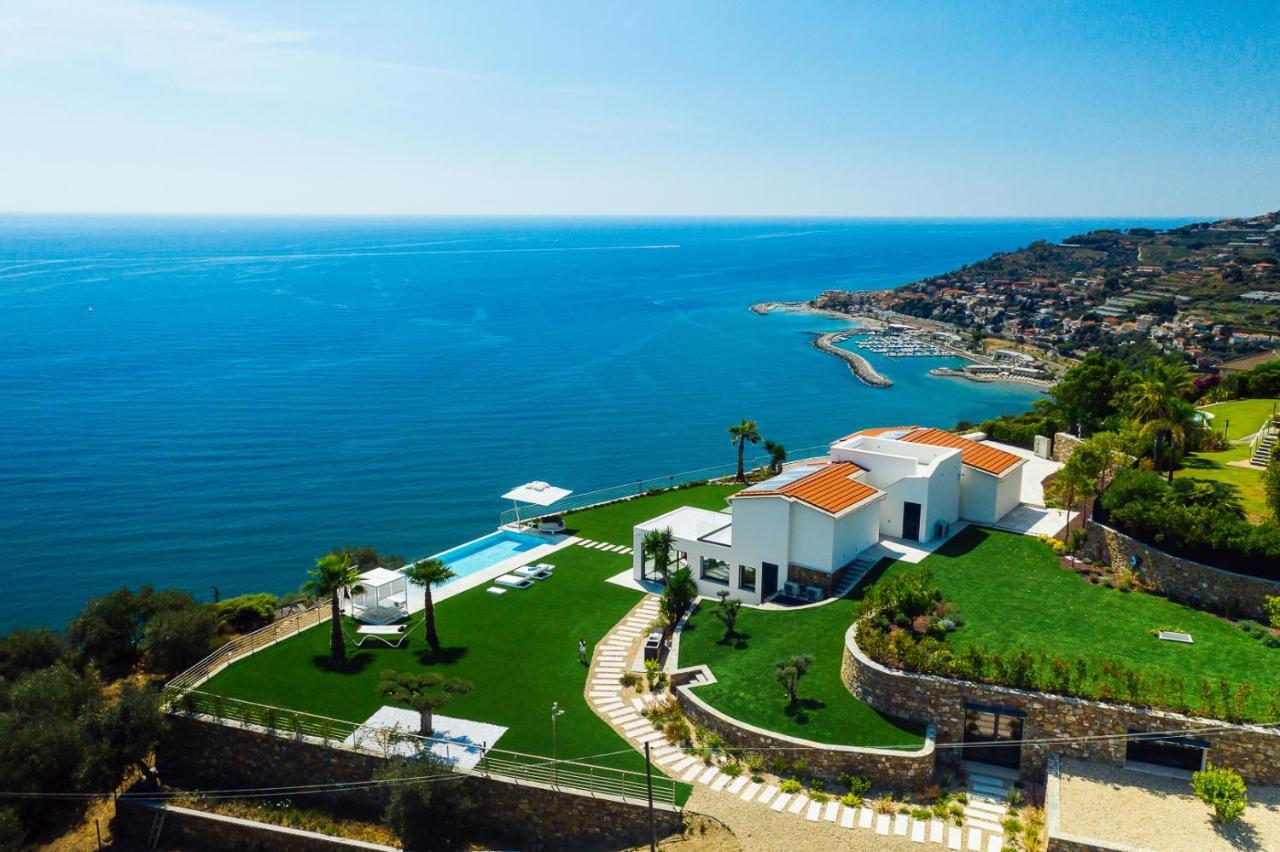 Villa Sabrina Riviera Dei Fiori A Picco Sul Mare Con Piscina Privata ,Wellness & Spa Imperia Bagian luar foto