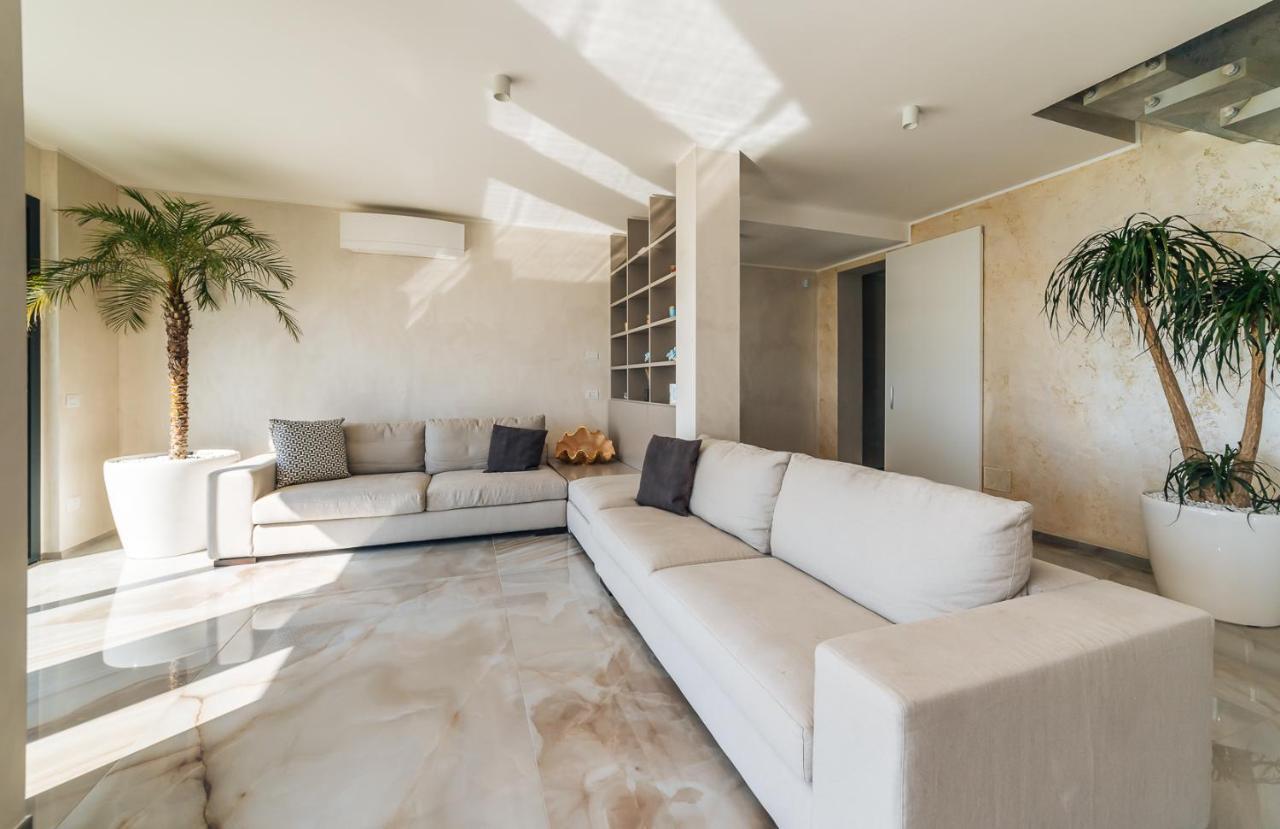 Villa Sabrina Riviera Dei Fiori A Picco Sul Mare Con Piscina Privata ,Wellness & Spa Imperia Bagian luar foto