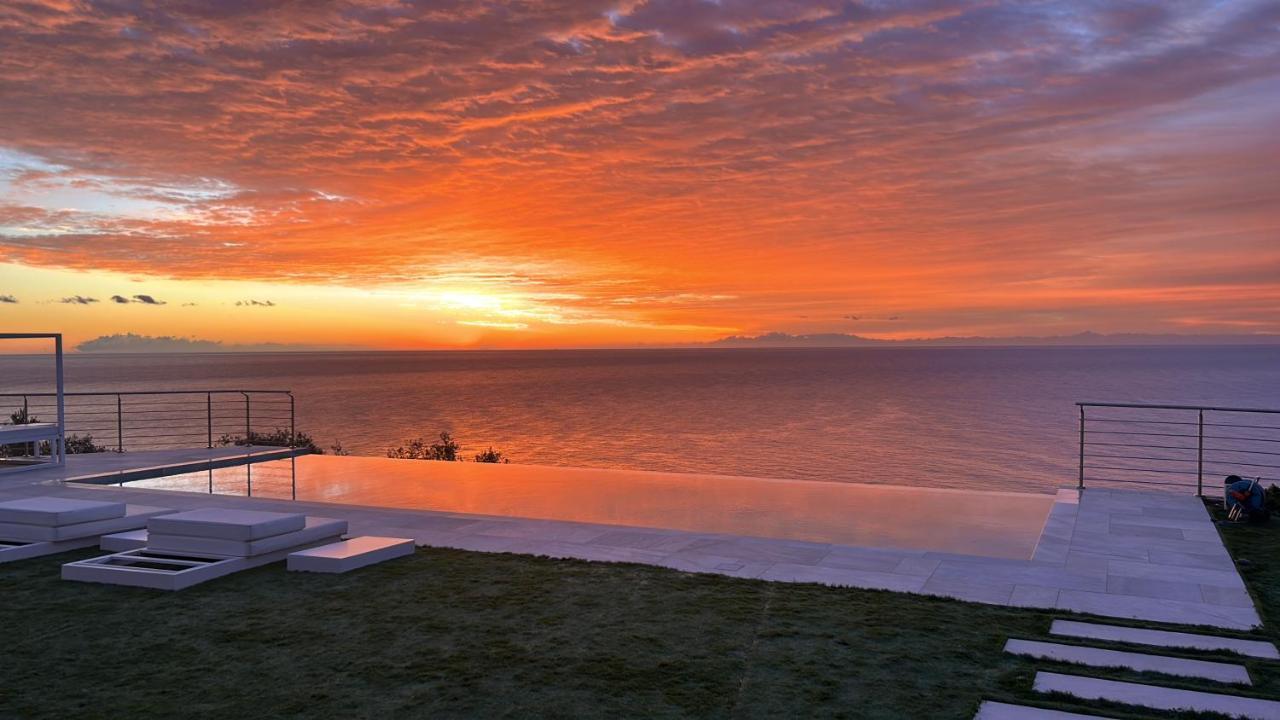 Villa Sabrina Riviera Dei Fiori A Picco Sul Mare Con Piscina Privata ,Wellness & Spa Imperia Bagian luar foto