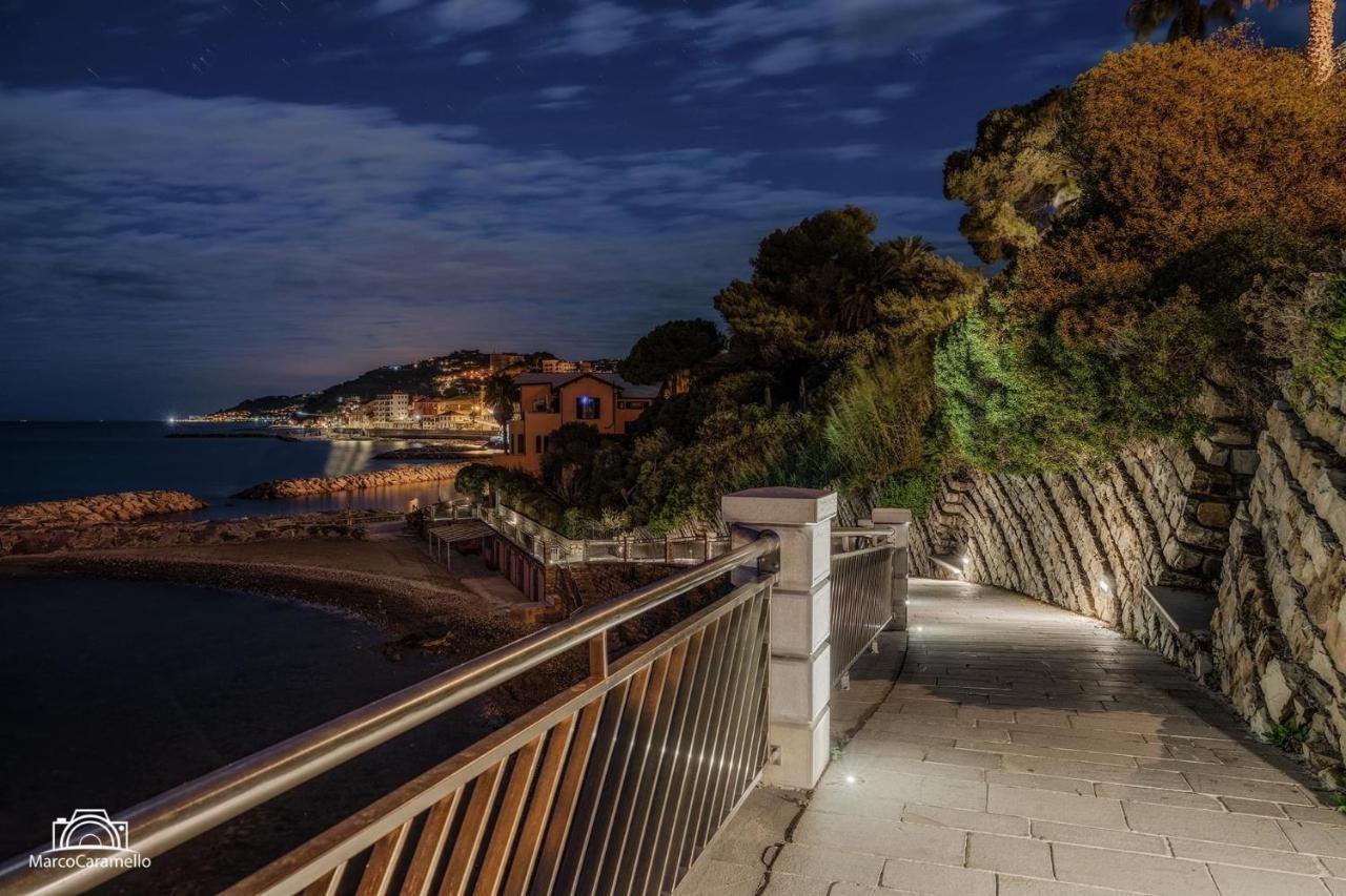 Villa Sabrina Riviera Dei Fiori A Picco Sul Mare Con Piscina Privata ,Wellness & Spa Imperia Bagian luar foto